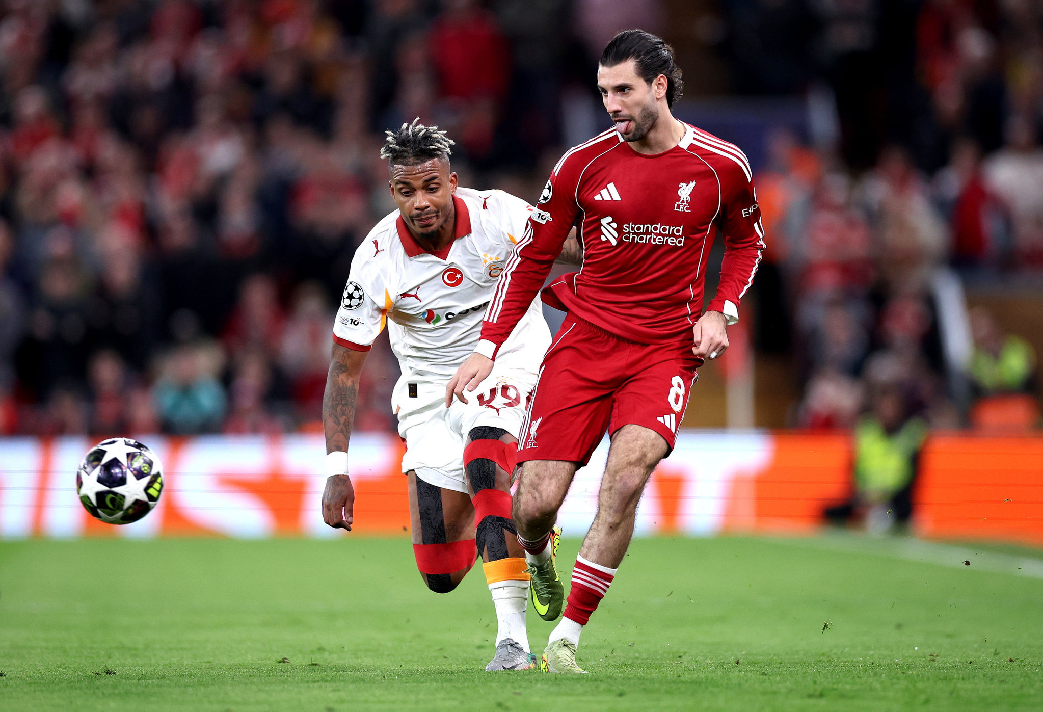 Galatasaray’a dudak uçuklatan gelir!