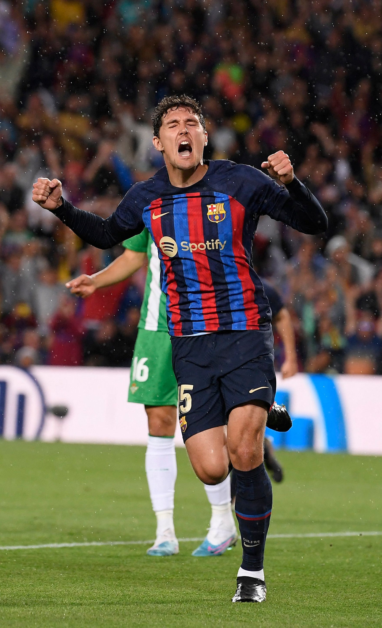 Galatasaray transferde Barcelona’nın stoperini istiyor! Teklif hazırlığı başladı