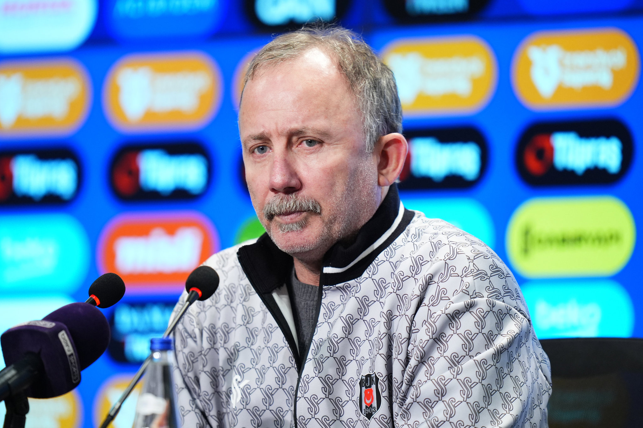 İki usta yazardan Fenerbahçe-Beşiktaş derbisi yorumları!