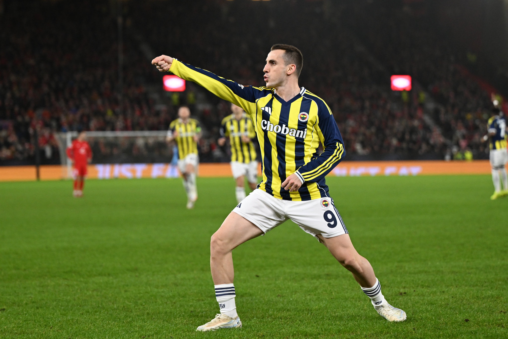 İki usta yazardan Fenerbahçe-Beşiktaş derbisi yorumları!