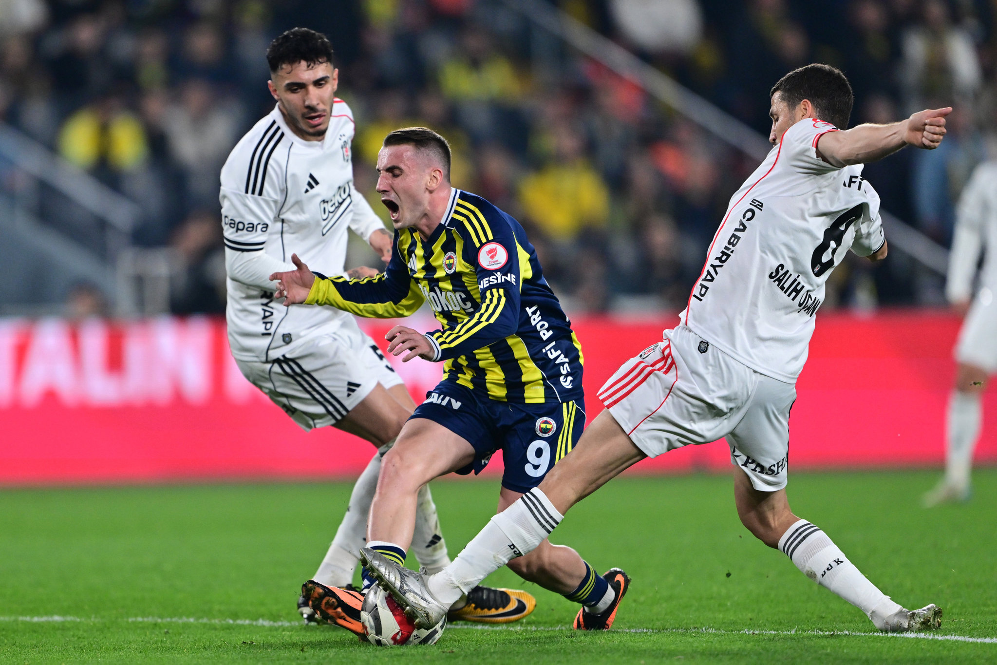 İki usta yazardan Fenerbahçe-Beşiktaş derbisi yorumları!