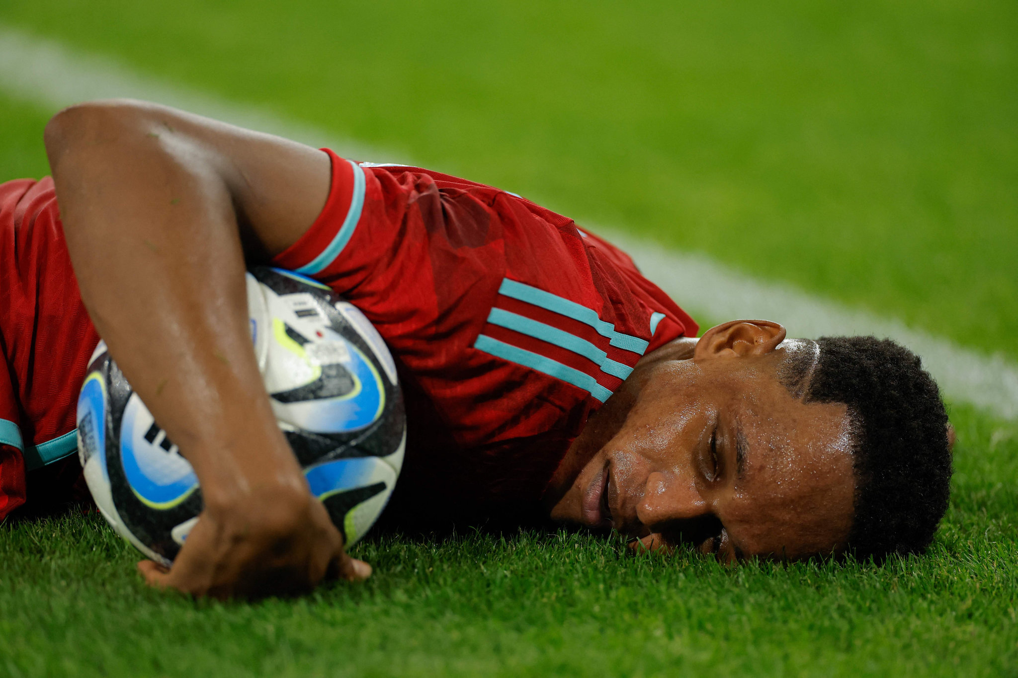 Fenerbahçe ve Galatasaray’dan bu kez stoper derbisi! Transferde flaş gelişme