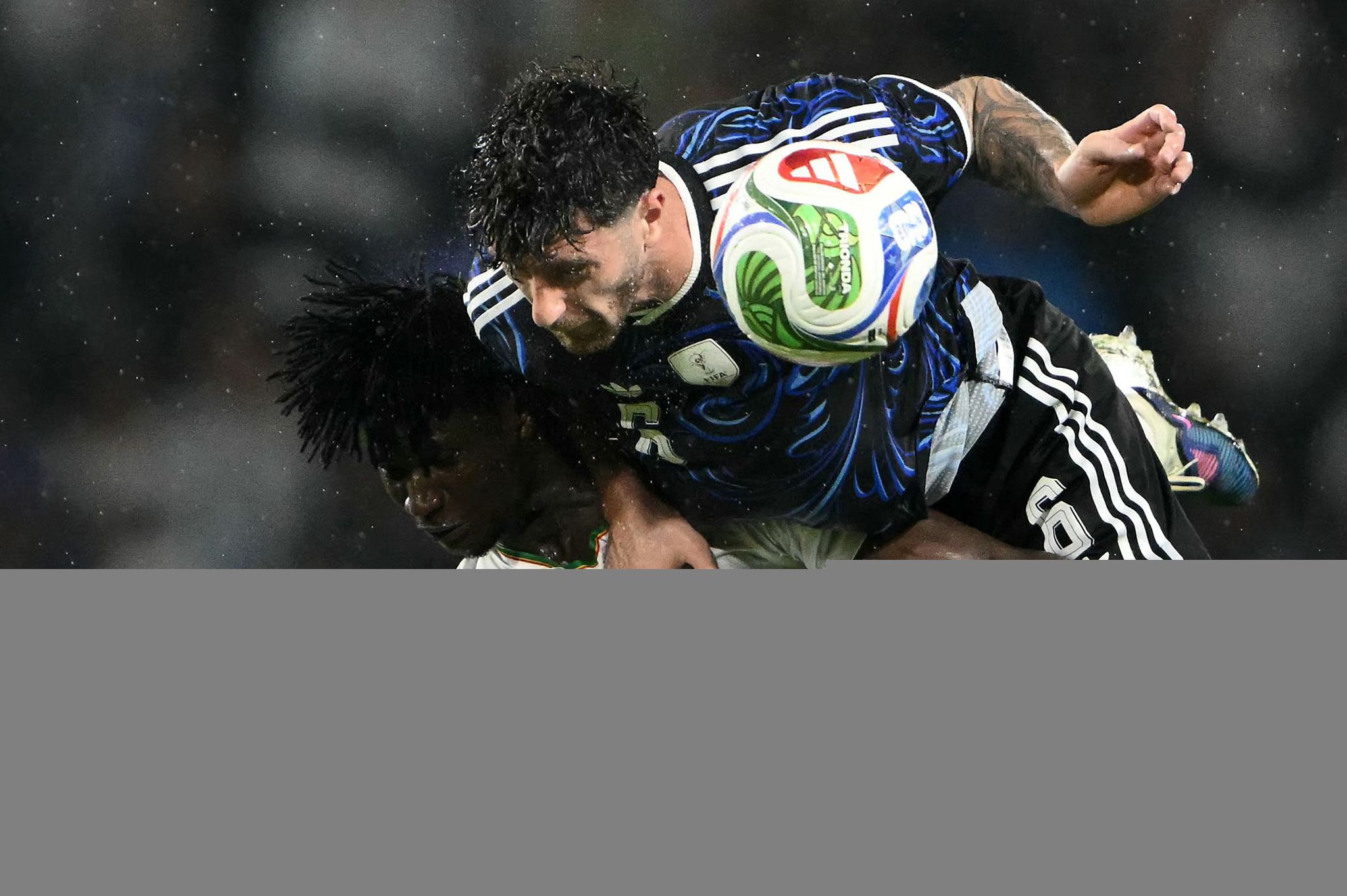 Fenerbahçe ve Beşiktaş’ın hedefindeki isme Avrupa’dan bir rakip daha