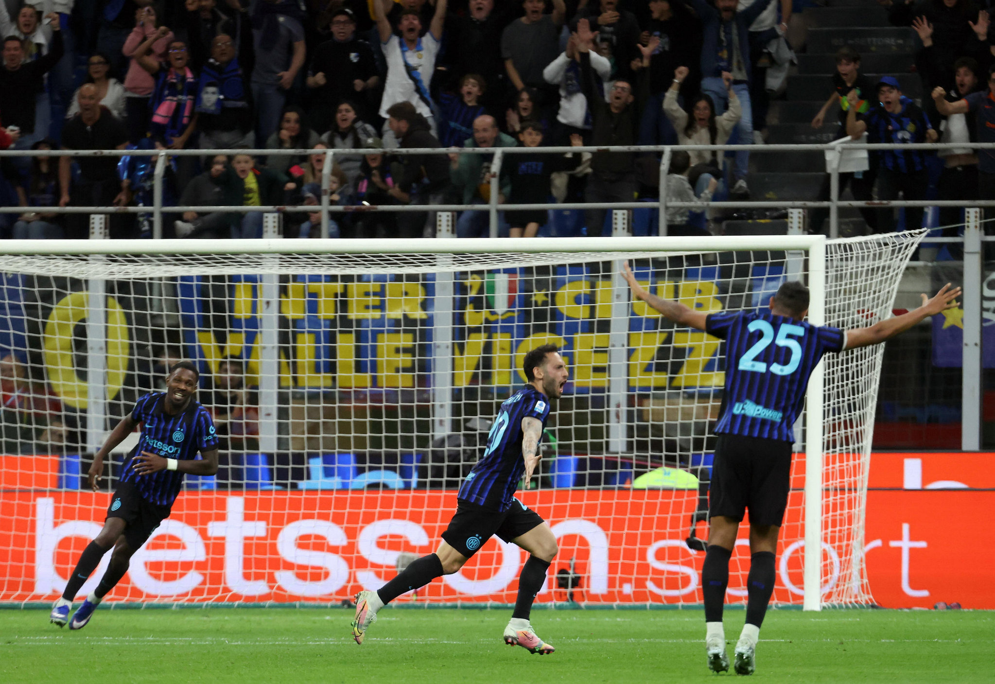 Galatasaray’a kötü haber! Hakan Çalhanoğlu kararını verdi