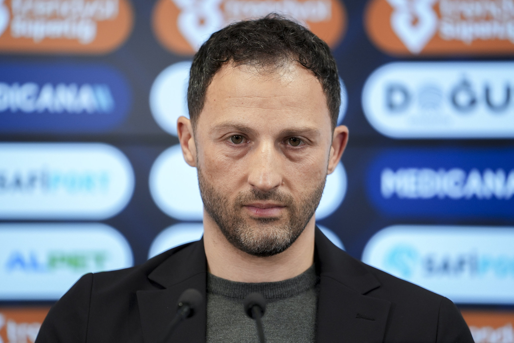 Fenerbahçe ve Galatasaray’ın transfer gündeminde olan isimden ayrılık açıklaması!