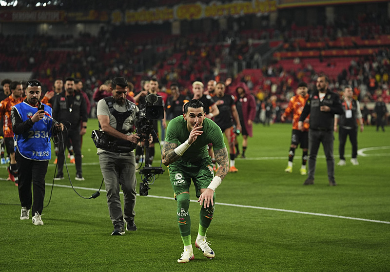 Usta yazarlar yorumladı! Galatasaray şampiyonluğa ne kadar yakın?