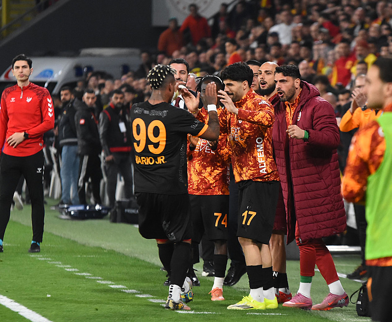 Usta yazarlar yorumladı! Galatasaray şampiyonluğa ne kadar yakın?