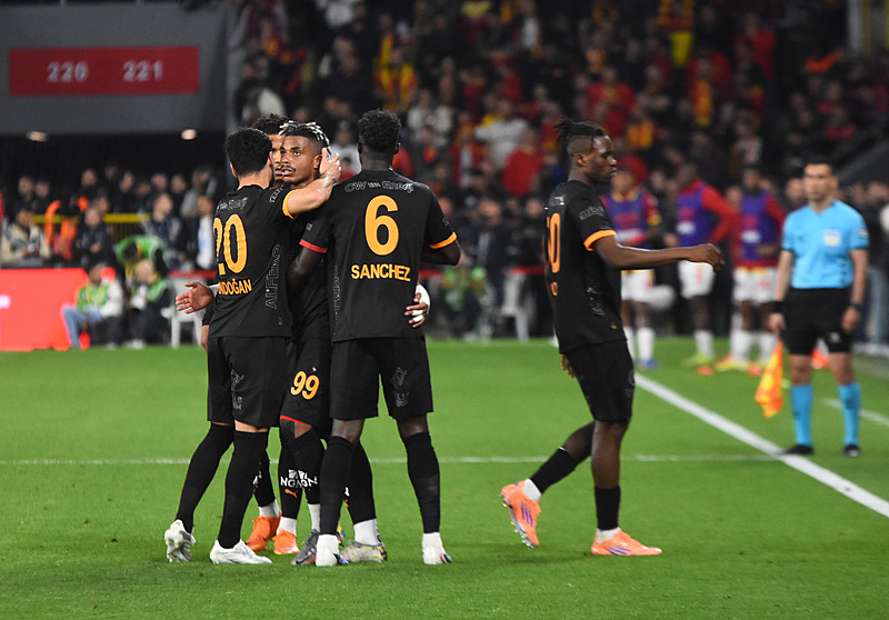 Usta yazarlar yorumladı! Galatasaray şampiyonluğa ne kadar yakın?