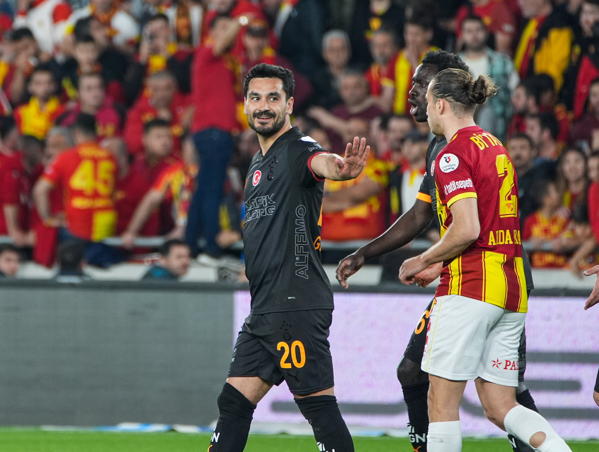 Galatasaray’da İlkay Gündoğan’dan yönetime: Takımda kalmak istiyorum