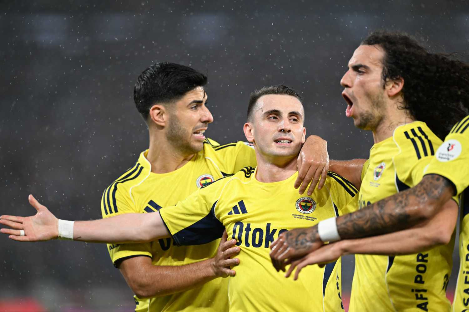 Fenerbahçe ve Galatasaray arasında transfer derbisi! Böyle kapışma görülmedi