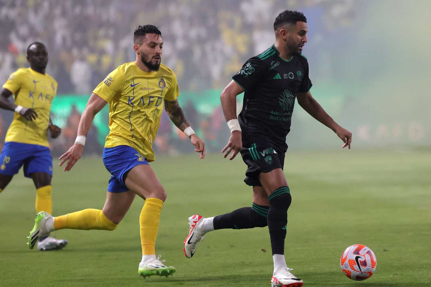 Fenerbahçe’de sağ kanada dünya yıldızı! Başkan Saran devrede