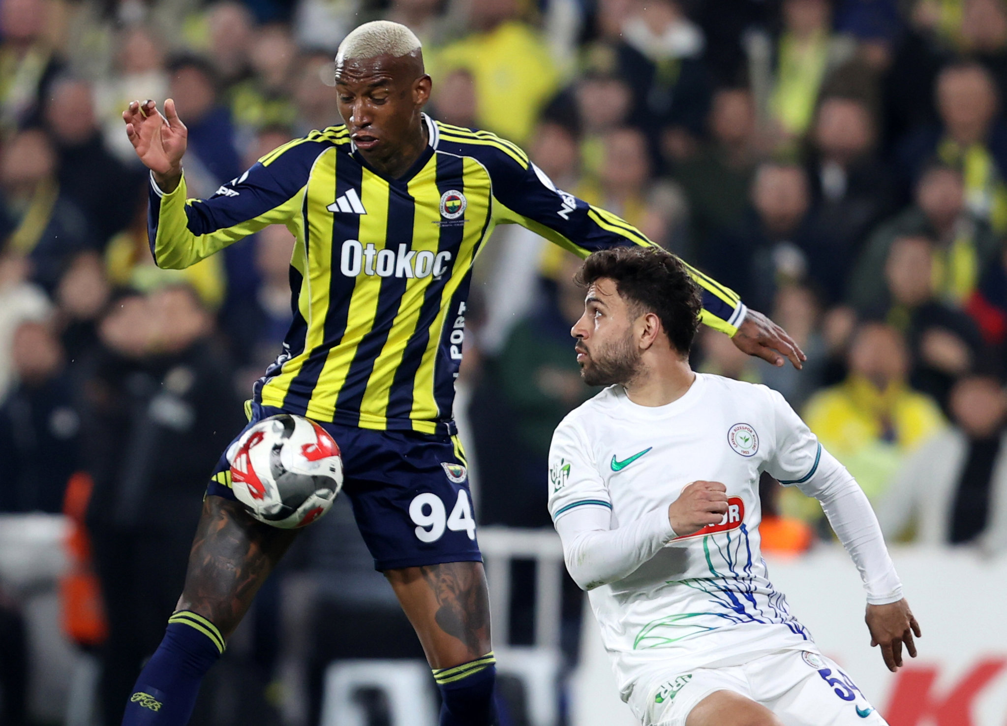 Fenerbahçe’de flaş ayrılık! Çaykur Rizespor maçı sonrası bileti kesildi