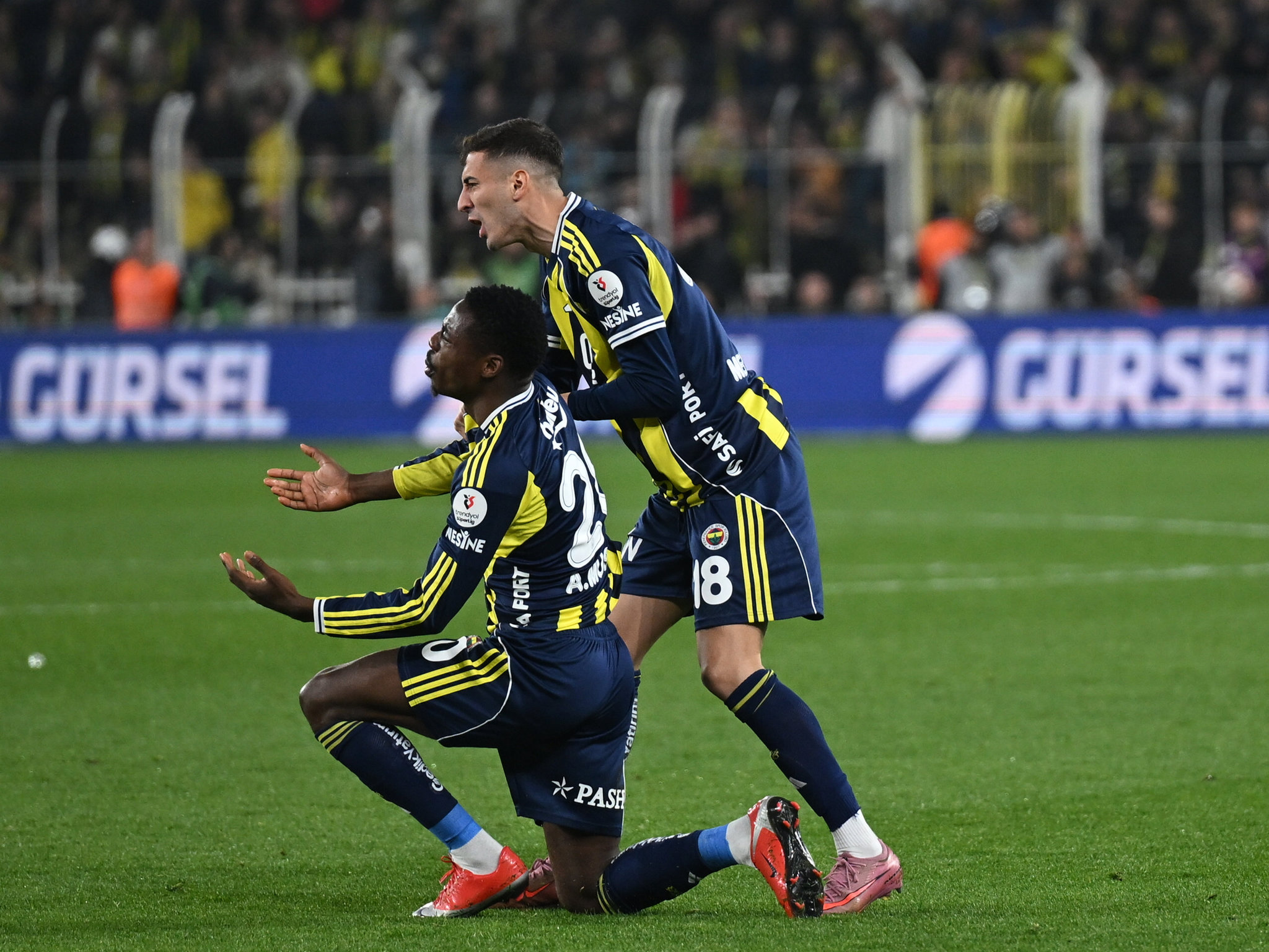 Fenerbahçe’de flaş ayrılık! Çaykur Rizespor maçı sonrası bileti kesildi