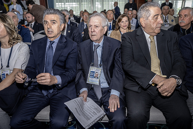 Yüksek Divan Kurulu öncesi Aziz Yıldırım ile Mahmut Uslu arasında flaş diyalog!