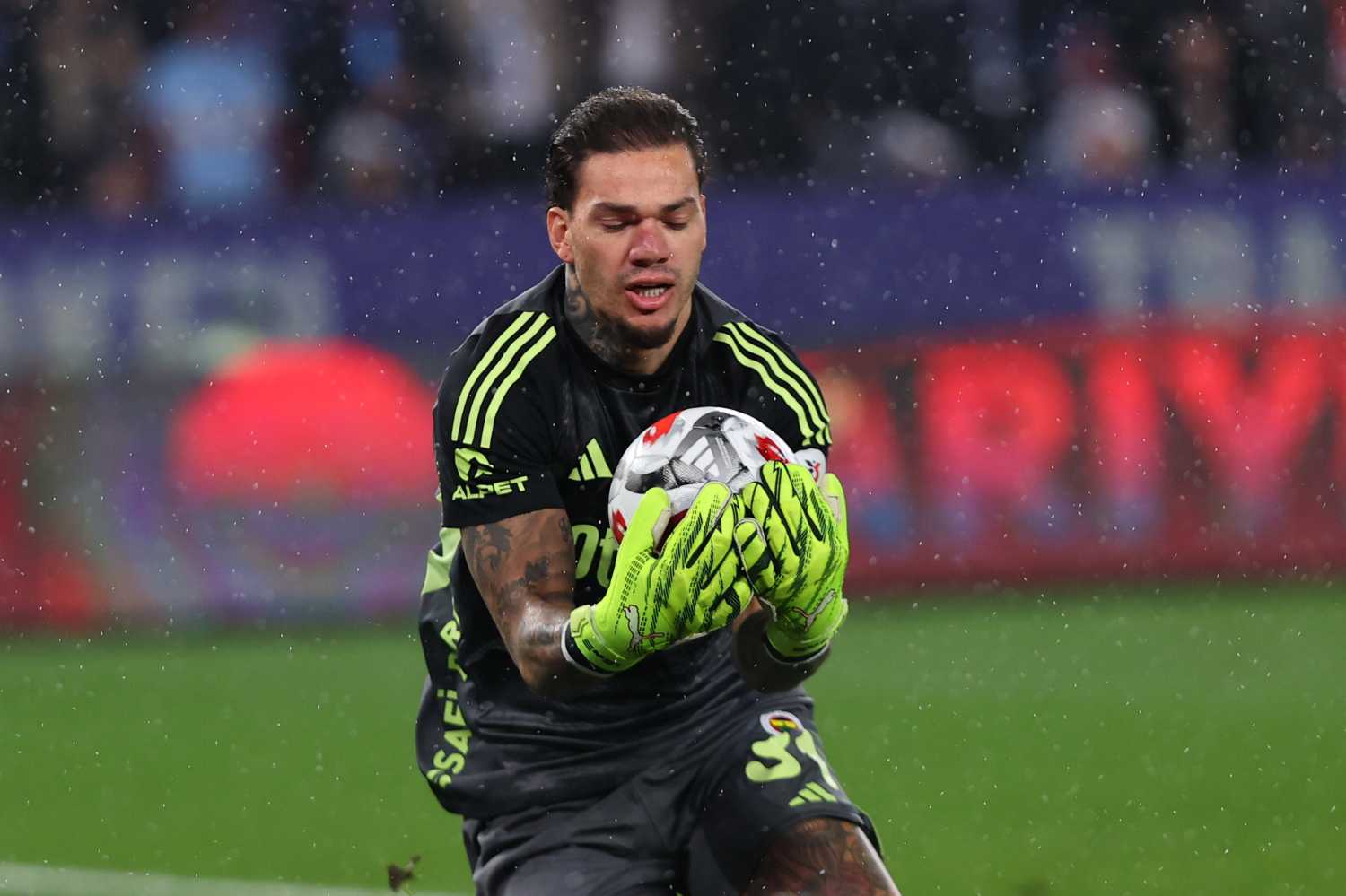 Fenerbahçe’de flaş ayrılık gelişmesi! Menajeri...