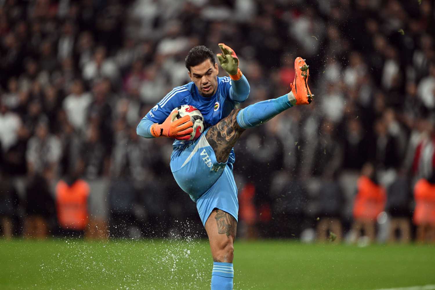 Fenerbahçe’de flaş ayrılık gelişmesi! Menajeri...