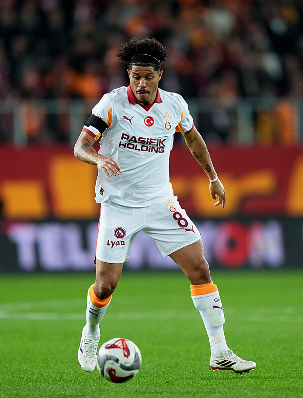 Galatasaray’ın yıldızına Premier Lig’den 2 talip birden! Fenerbahçe derbisinde...