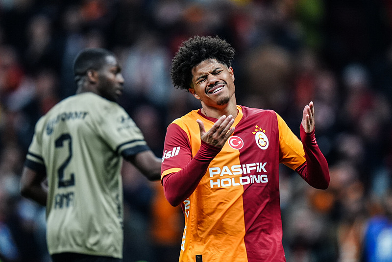 Galatasaray’ın yıldızına Premier Lig’den 2 talip birden! Fenerbahçe derbisinde...