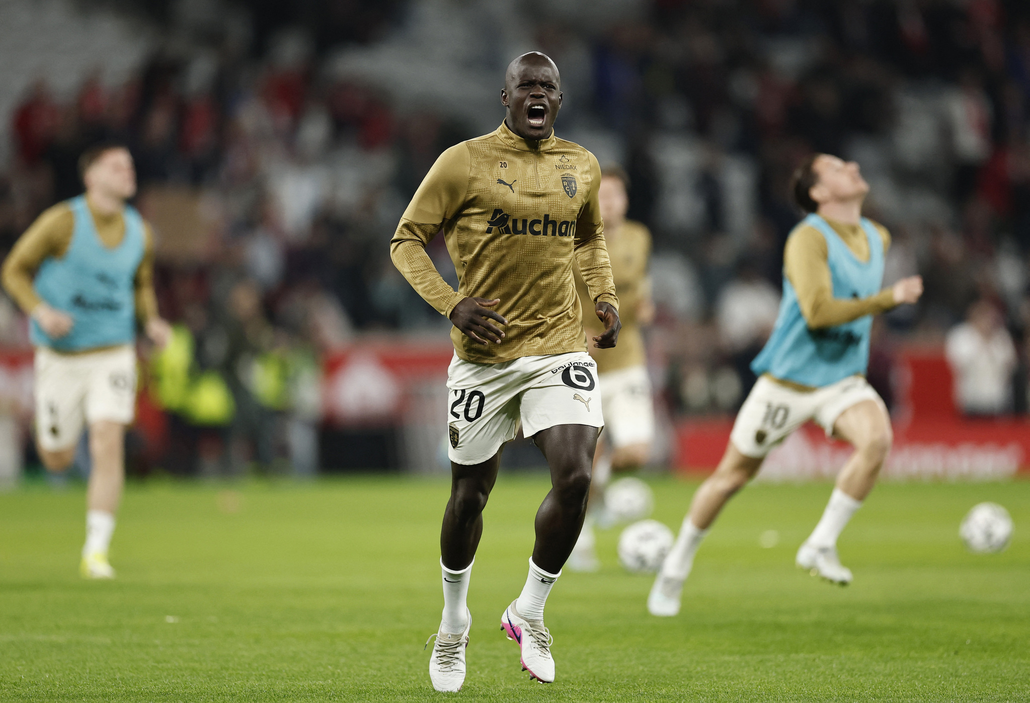 Fenerbahçe’den stoper bombası! Kanarya’nın eski aşkı alevlendi