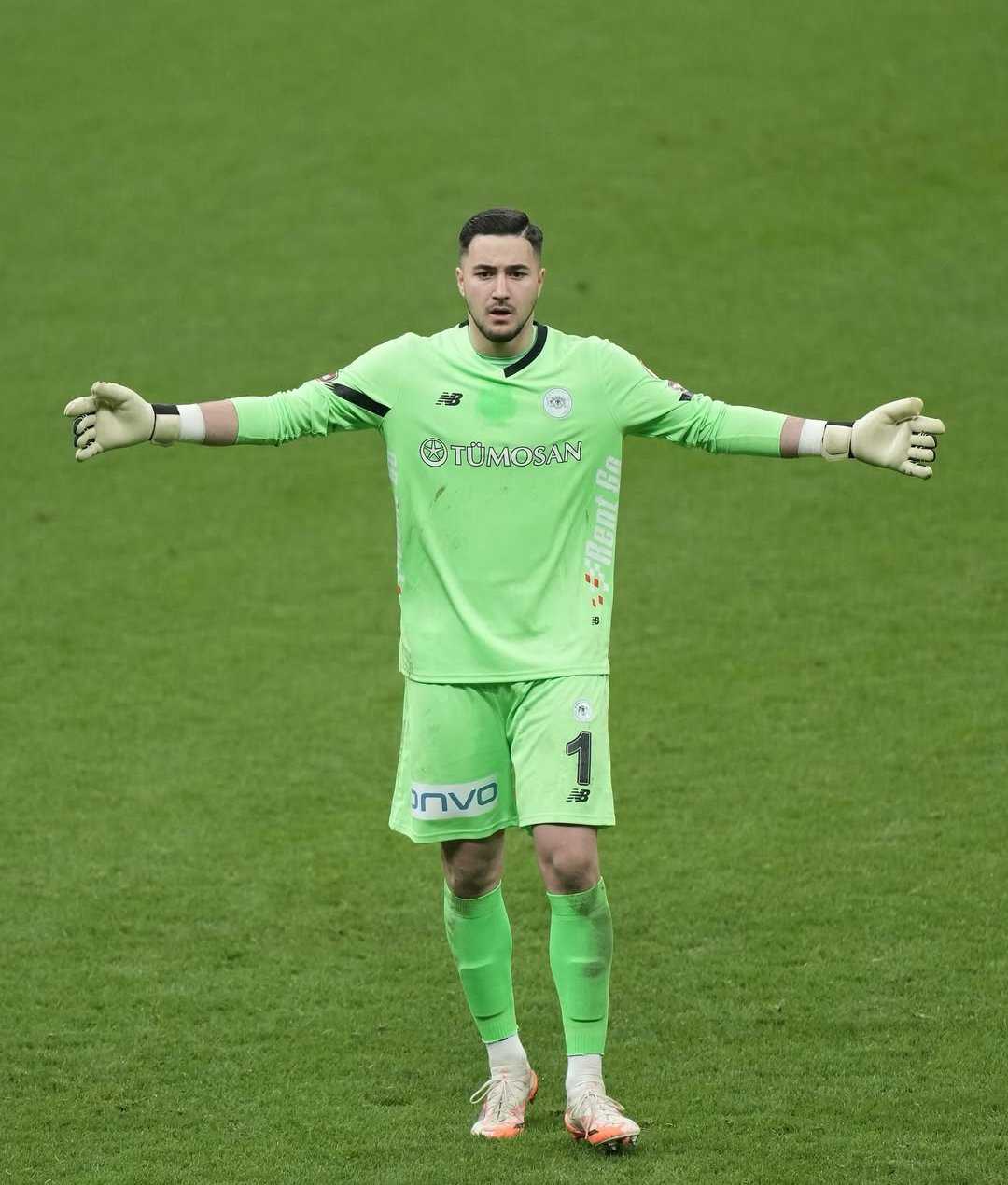 Galatasaray’ın yeni kalecisi Süper Lig’den! Günay Güvenç’in yerine gelecek