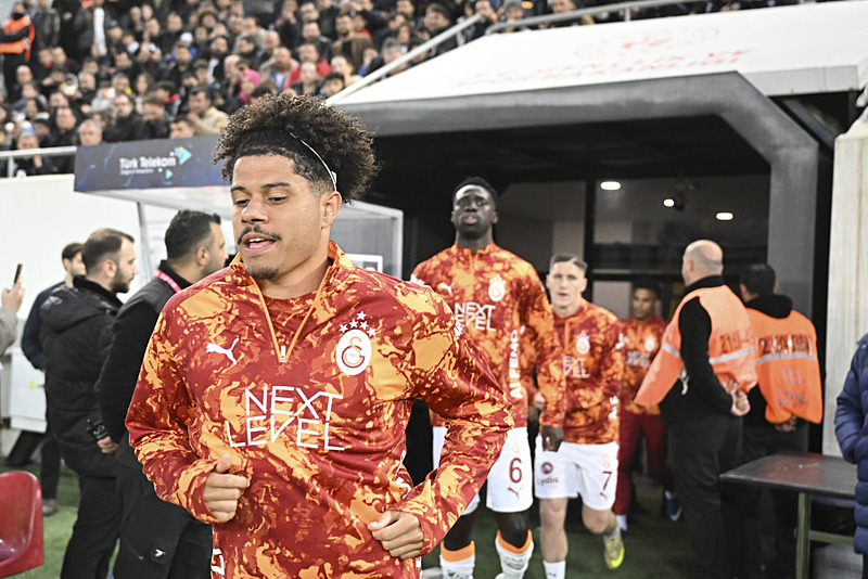 Süper Lig’de dev derbi heyecanı! İşte Galatasaray-Fenerbahçe maçında takip edilecek yıldızlar