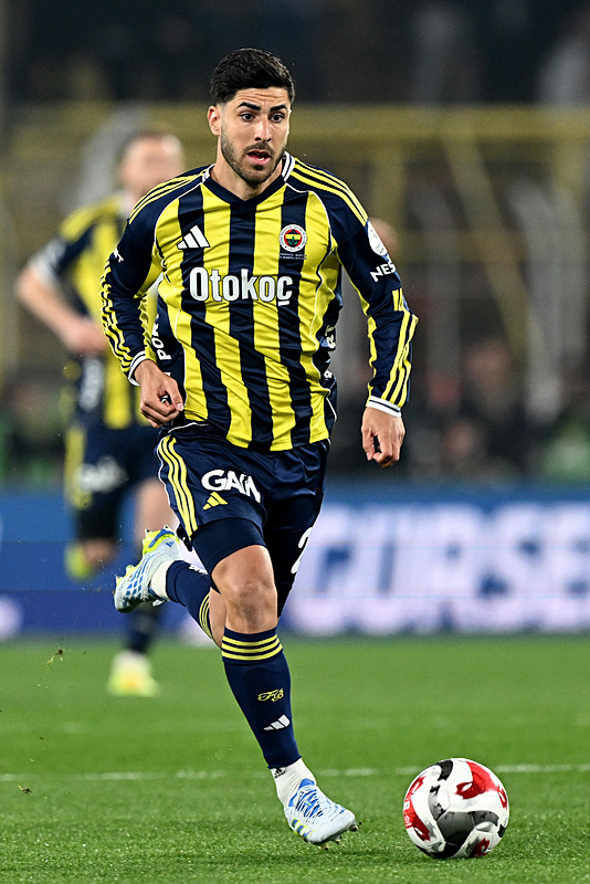 Süper Lig’de dev derbi heyecanı! İşte Galatasaray-Fenerbahçe maçında takip edilecek yıldızlar