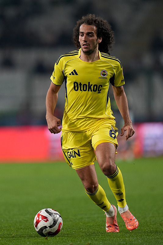 Süper Lig’de dev derbi heyecanı! İşte Galatasaray-Fenerbahçe maçında takip edilecek yıldızlar