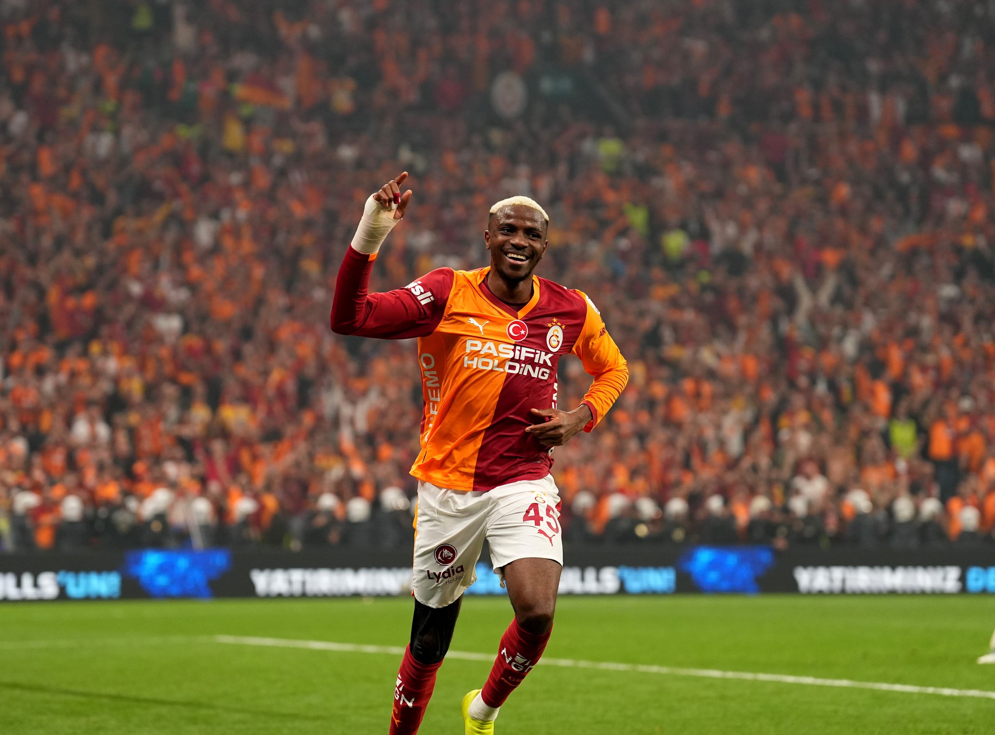 ’Galatasaray, Fenerbahçe’yi sürklase etti’: Dış basında derbi manşetlere böyle taşındı!