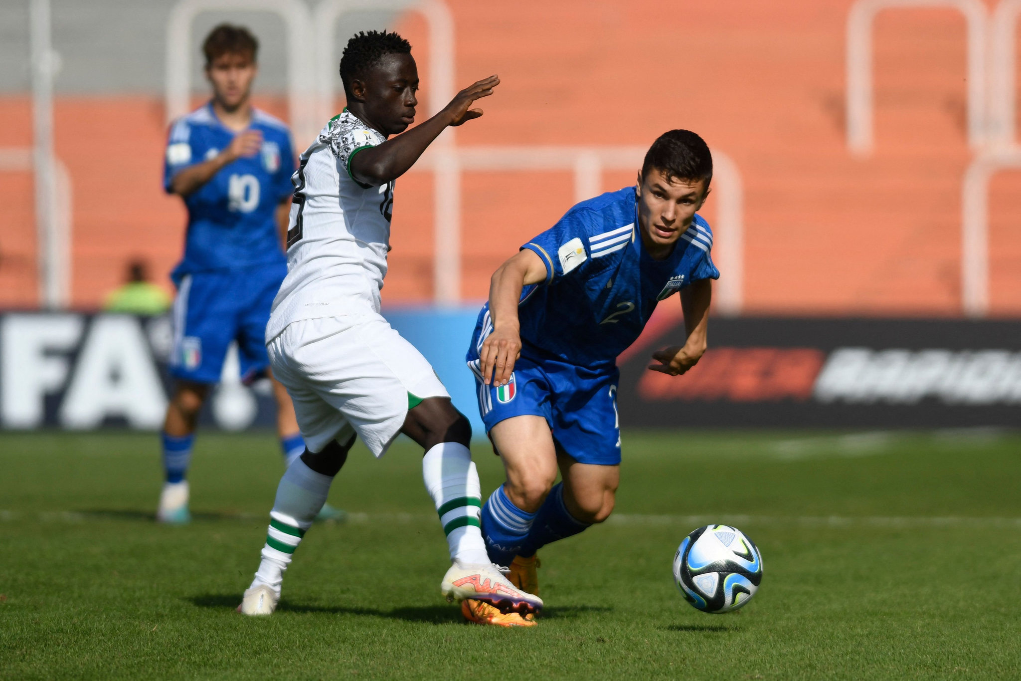 Galatasaray’dan sağ beke kalıcı transfer hamlesi: Beklenen bonservis belli oldu