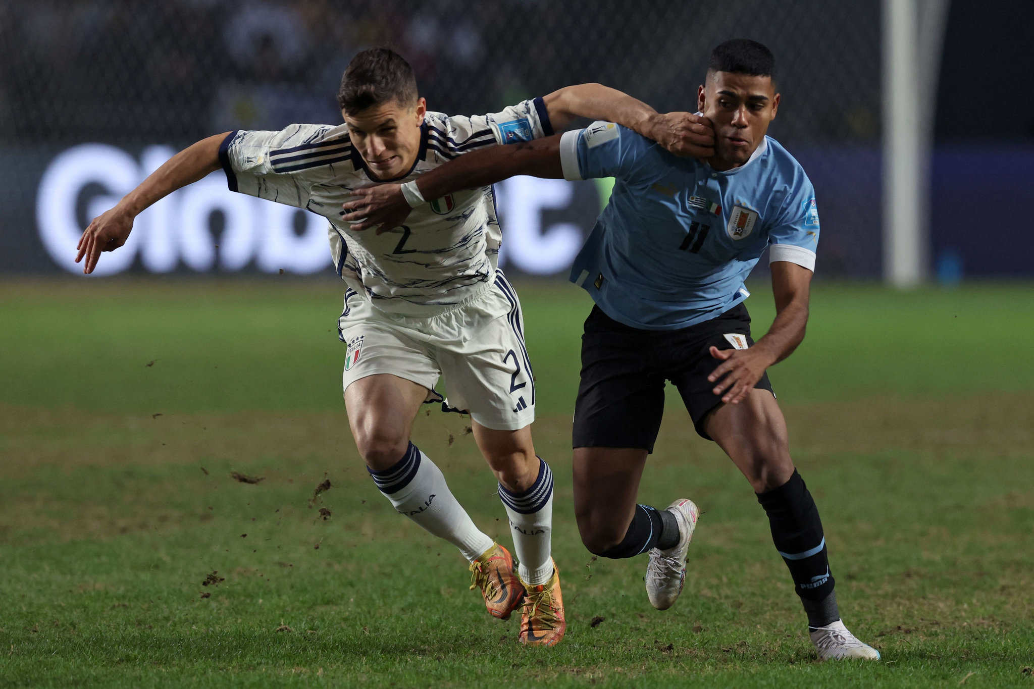 Galatasaray’dan sağ beke kalıcı transfer hamlesi: Beklenen bonservis belli oldu