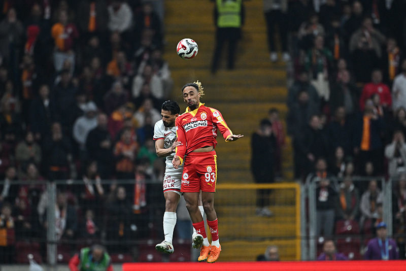 Galatasaray’da yaprak dökümü başlıyor! 3 ismin bileti kesildi