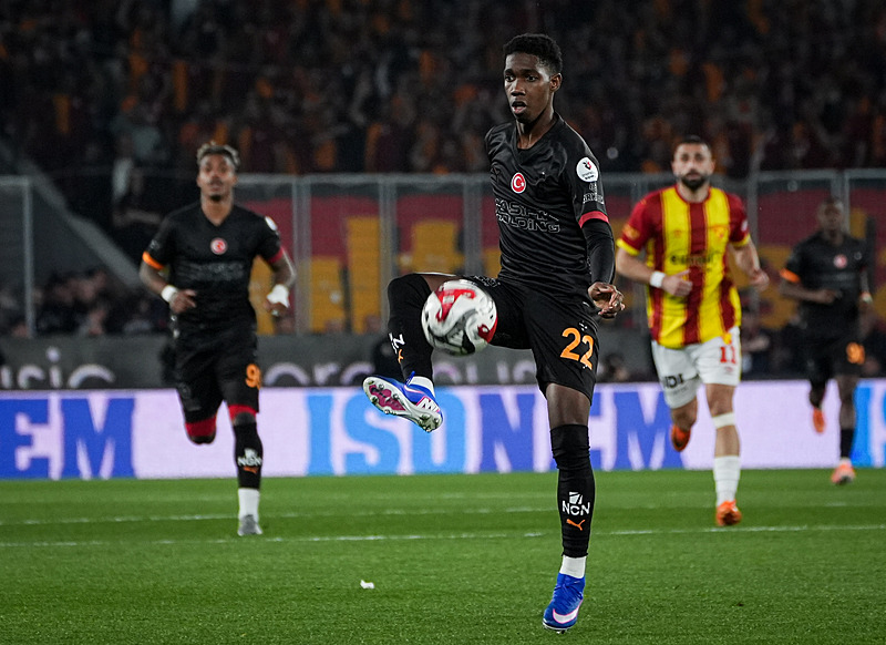 Galatasaray’da yaprak dökümü başlıyor! 3 ismin bileti kesildi