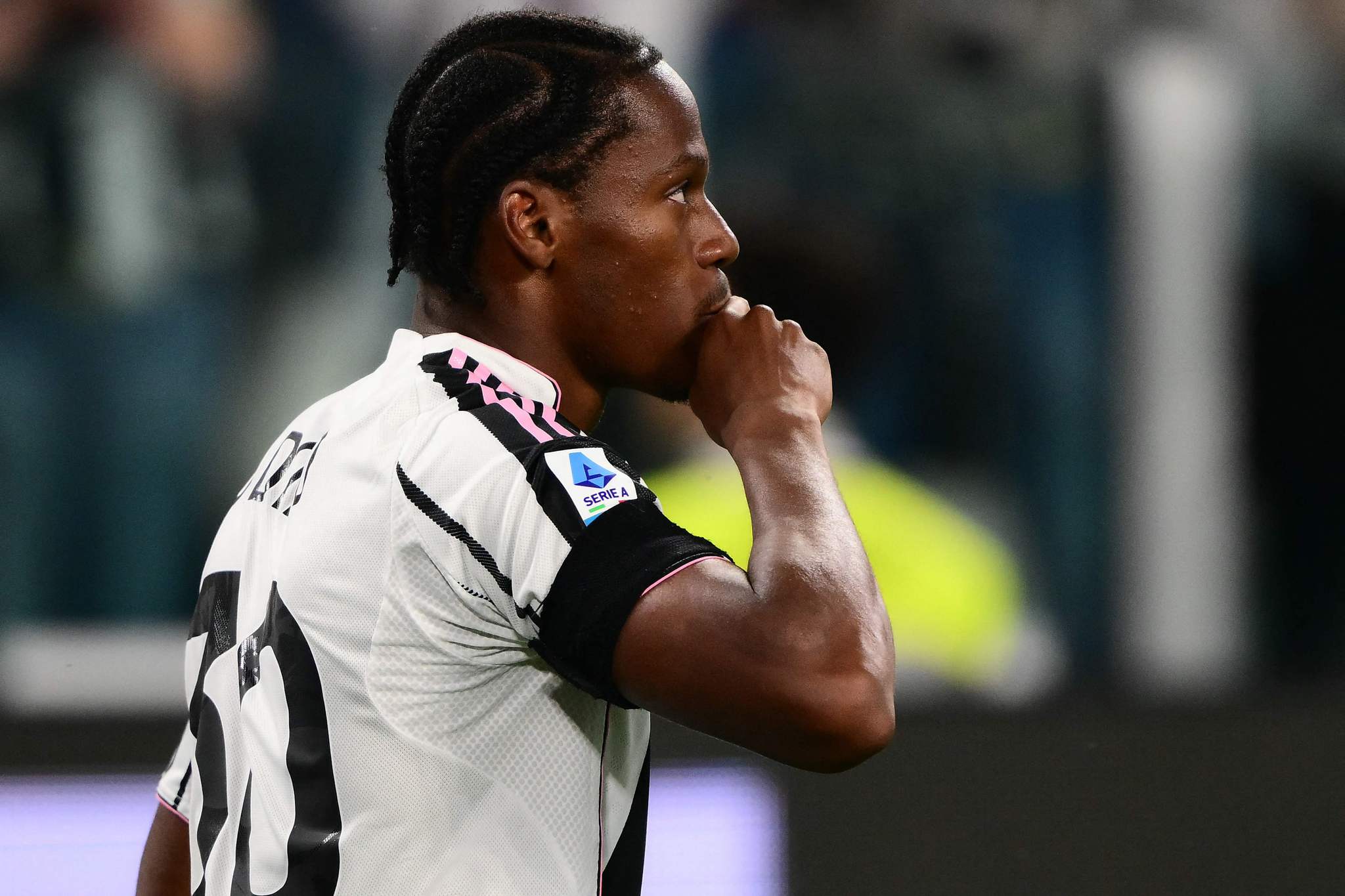 Fenerbahçe ve Galatasaray’a Jonathan David transferinde kötü haber!