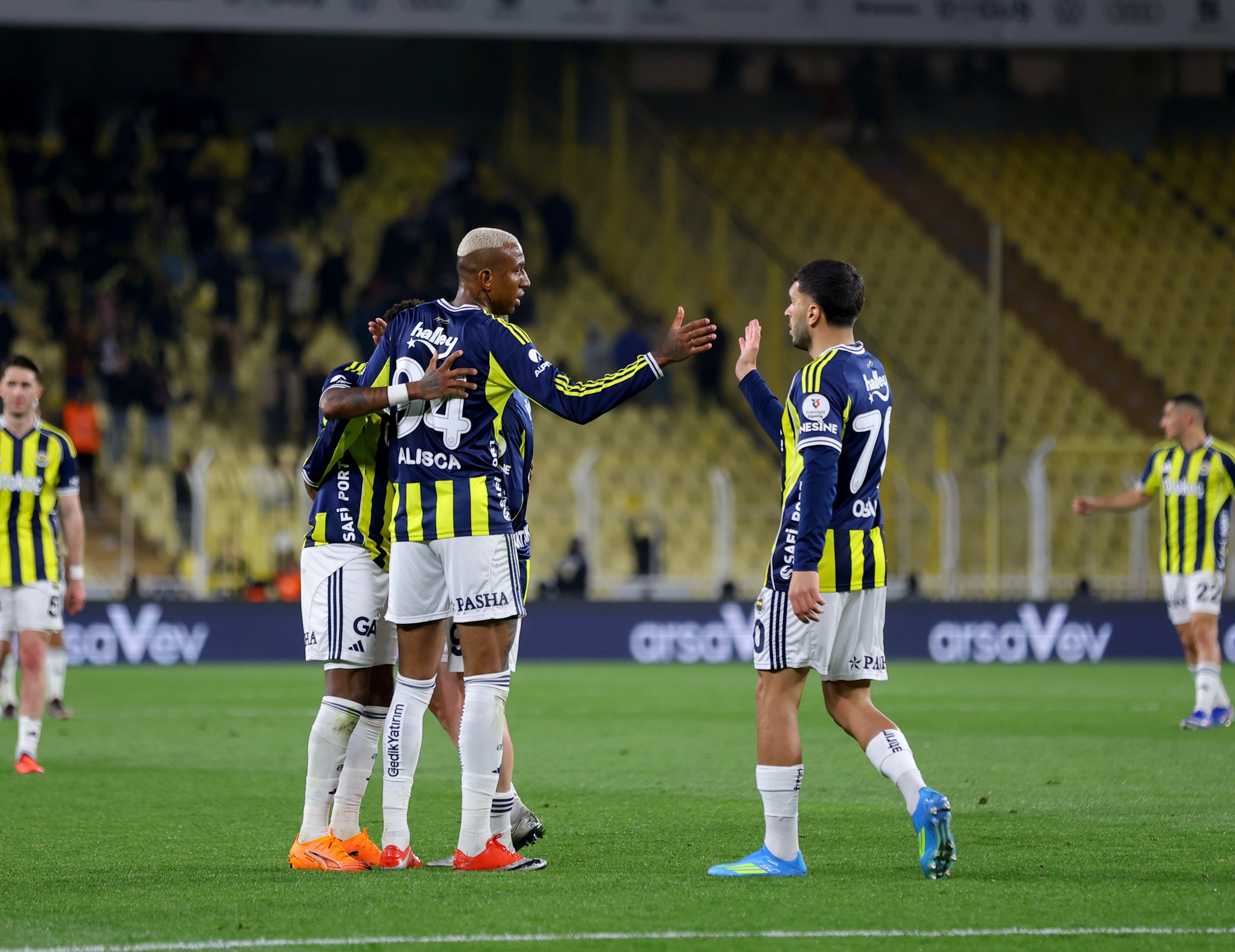 Fenerbahçe ve Milan transferde bir kez daha karşı karşıya!