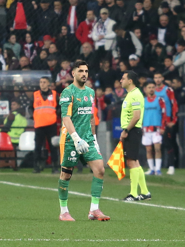 Galatasaray’da Günay’ın yerine kaleye 2 aday!