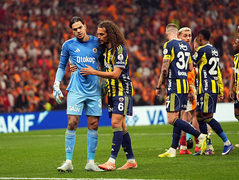 Fenerbahçe’den kaleci harekatı! Ederson gidiyor Yunan eldiven geliyor