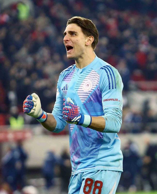 Fenerbahçe’den kaleci harekatı! Ederson gidiyor Yunan eldiven geliyor