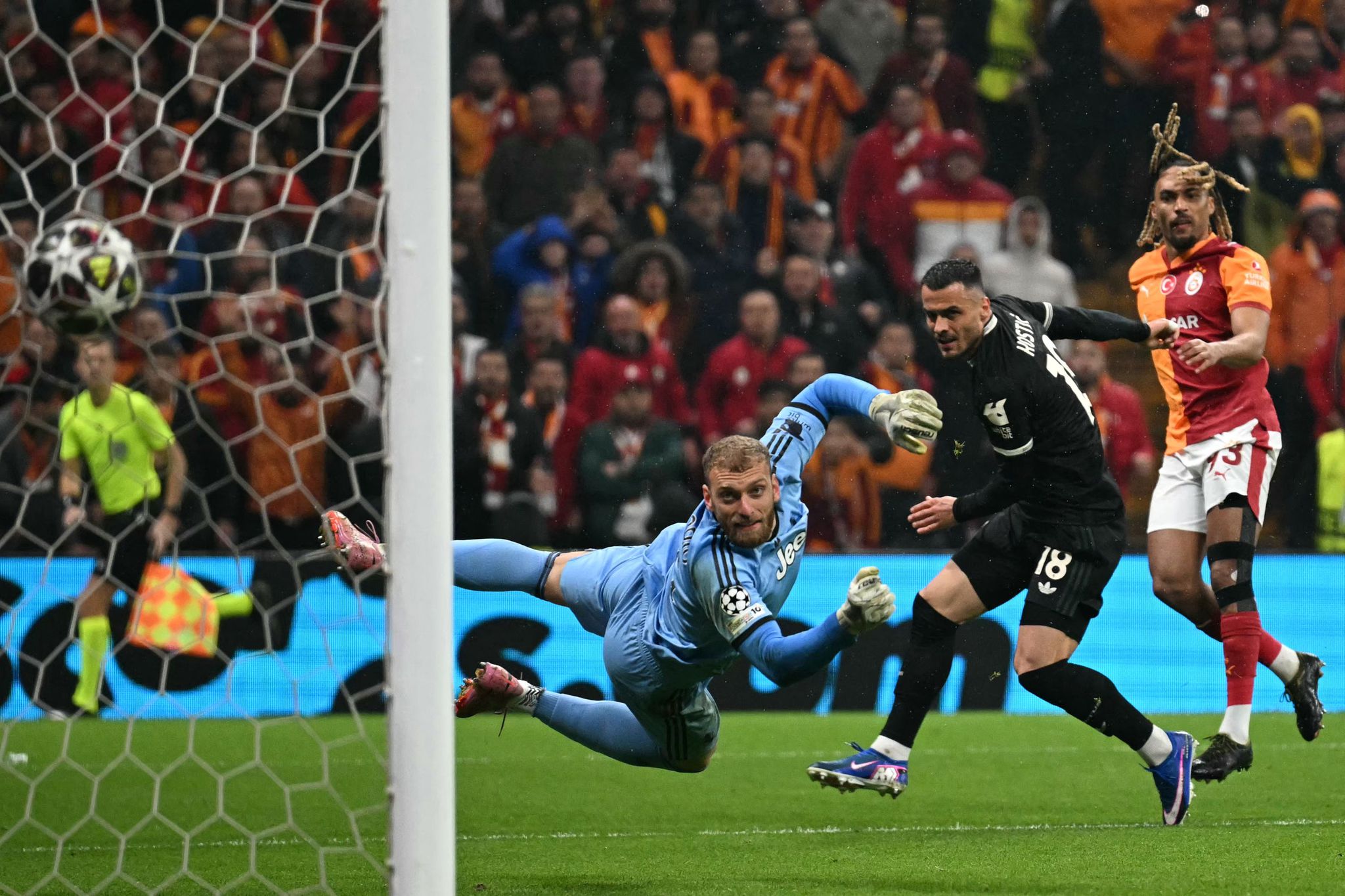 Galatasaray’da Sacha Boey için karar verildi!
