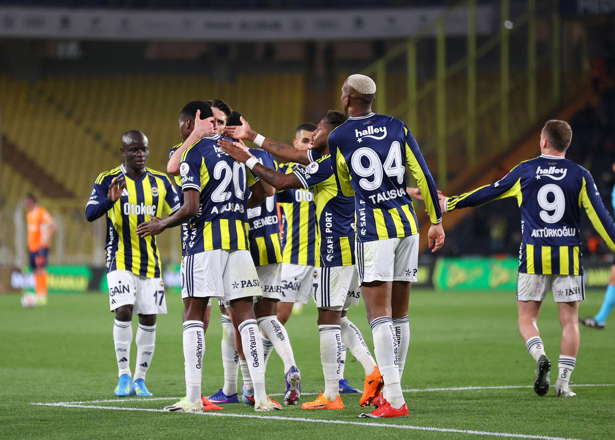 TRANSFER HABERİ: Fenerbahçeli yıldıza Alman ekibinden resmi teklif!