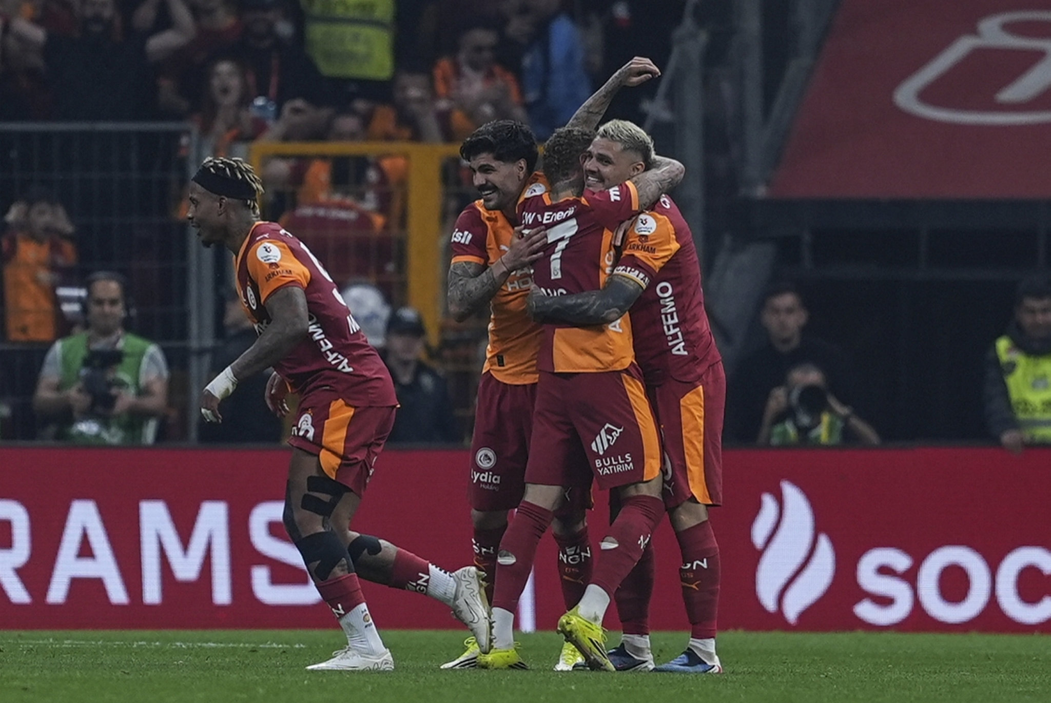 Fenerbahçe’nin eski yıldızı Galatasaray’a mı geliyor? Transferde günün bombası