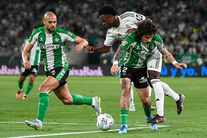 Real Betis’ten flaş Sofyan Amrabat açıklaması! Bonservisi alınacak mı?
