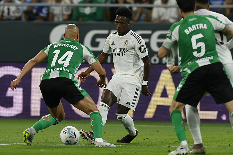 Real Betis’ten flaş Sofyan Amrabat açıklaması! Bonservisi alınacak mı?