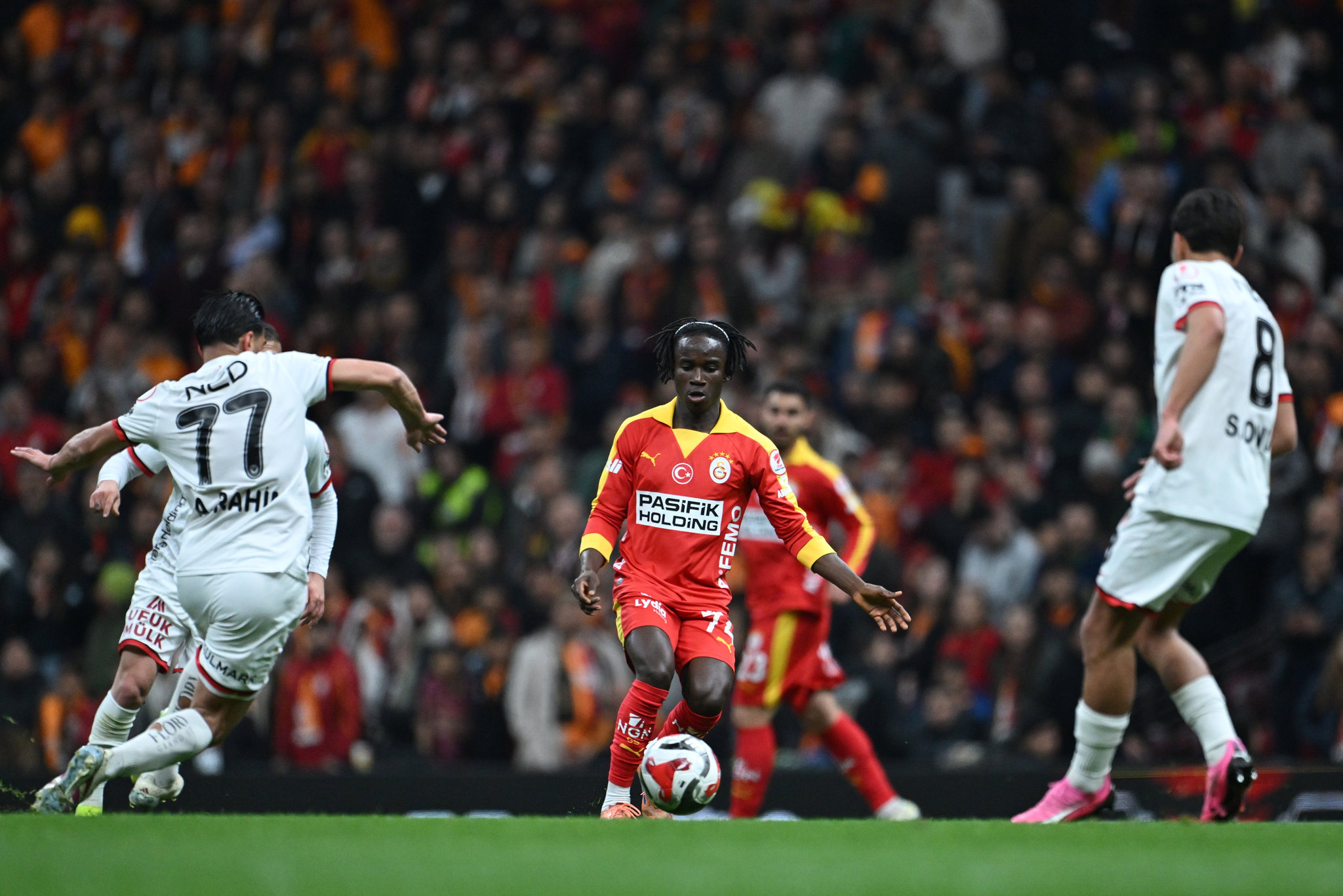 Galatasaray’da Barış Alper değil o isim yolcu! 10+4 kuralı...