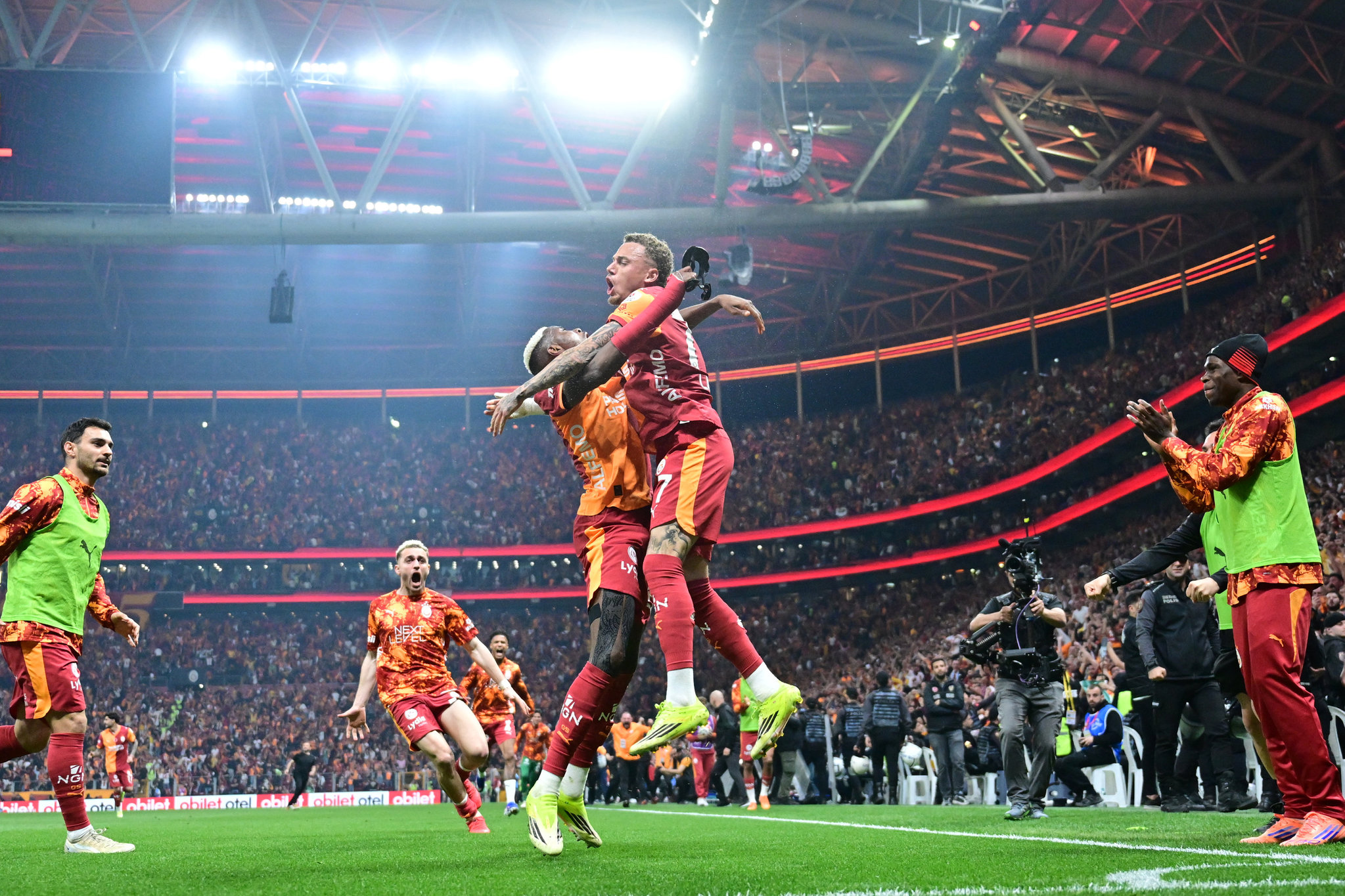 Victor Osimhen: Galatasaray rakibe cehennem, bize cennet