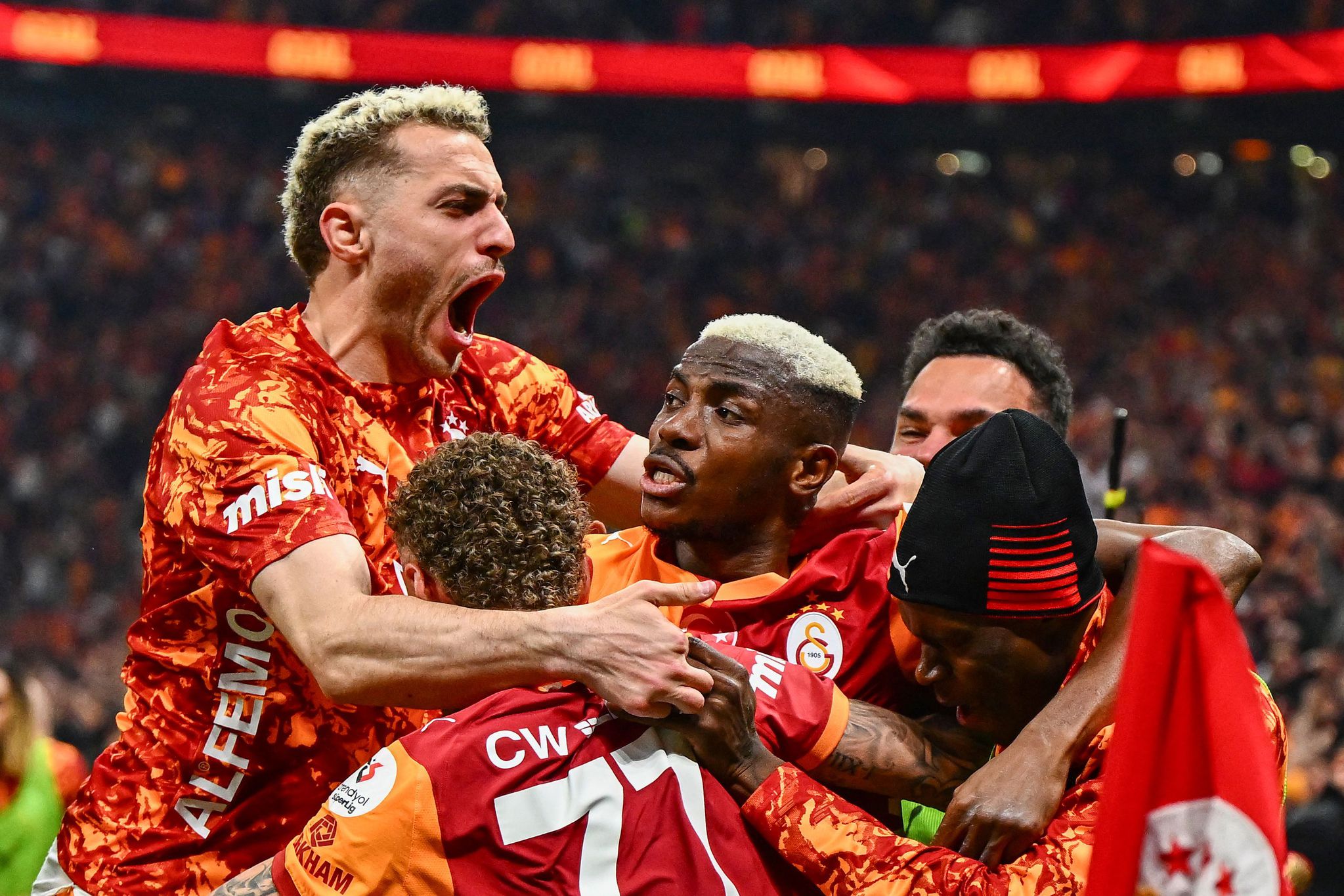 Victor Osimhen: Galatasaray rakibe cehennem, bize cennet