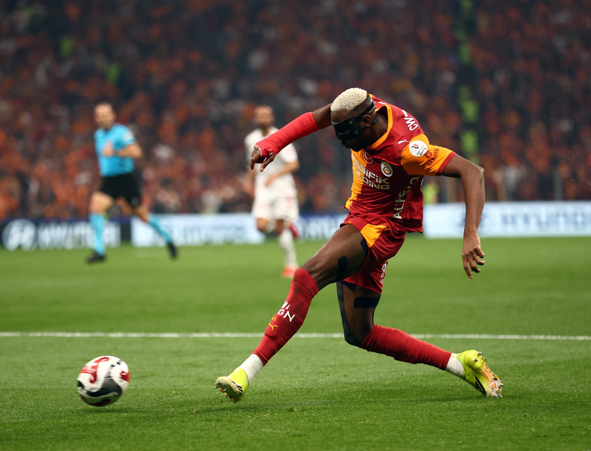 Victor Osimhen: Galatasaray rakibe cehennem, bize cennet
