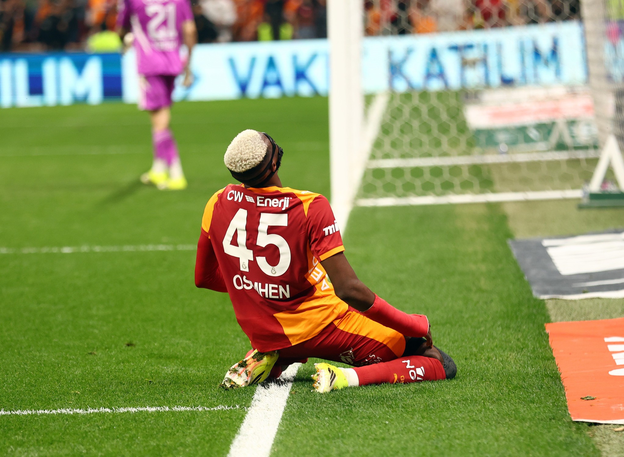 Victor Osimhen: Galatasaray rakibe cehennem, bize cennet