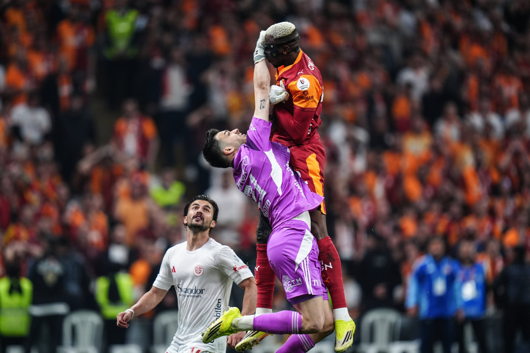 Victor Osimhen: Galatasaray rakibe cehennem, bize cennet