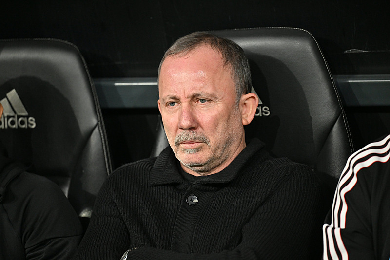 Beşiktaş’ta Sergen Yalçın’ın yerine gelecek adaylar belli oldu! Canlı yayında açıkladı