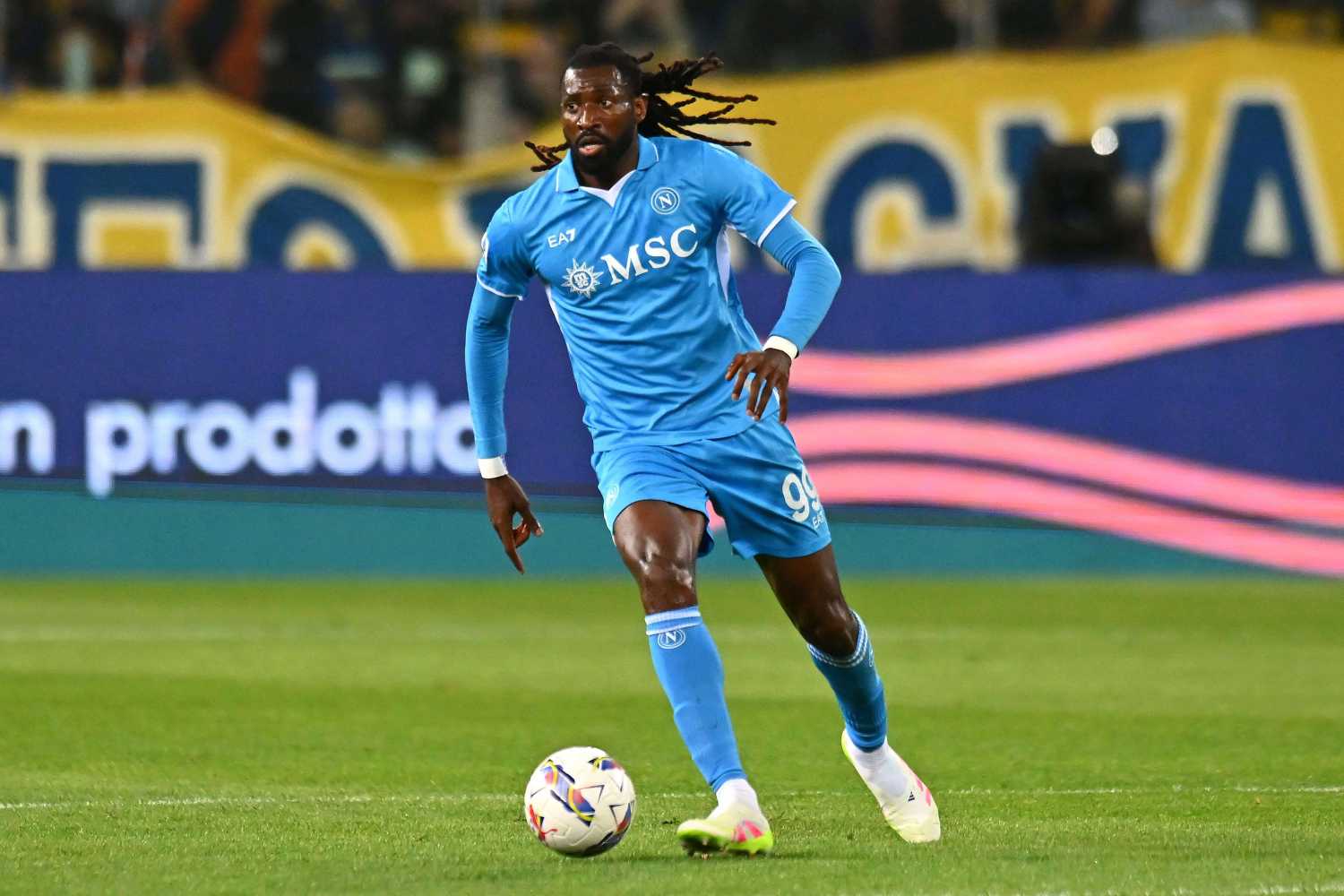 Ezeli rakipler transferde karşı karşıya! Galatasaray ve Beşiktaş...